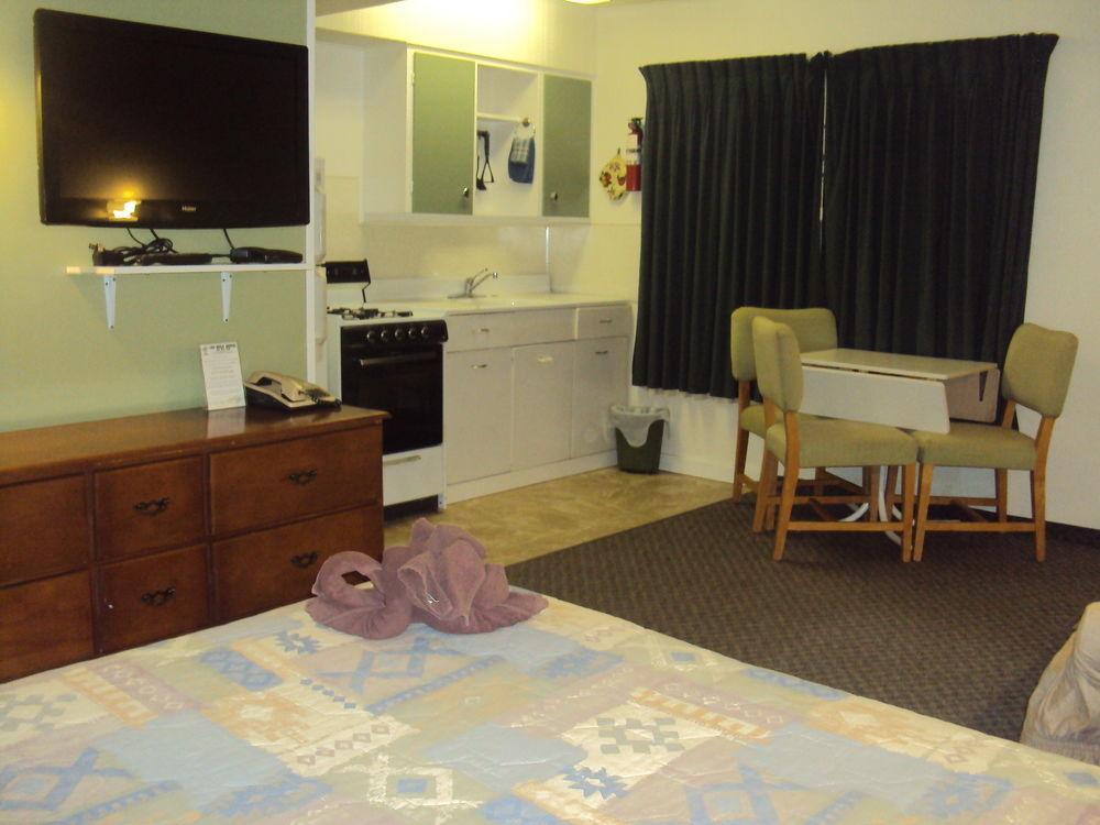 100 Mile Motel & Rv Park 100 Mile House Ngoại thất bức ảnh