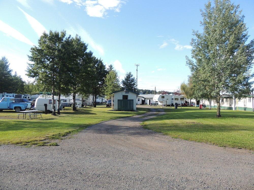 100 Mile Motel & Rv Park 100 Mile House Ngoại thất bức ảnh