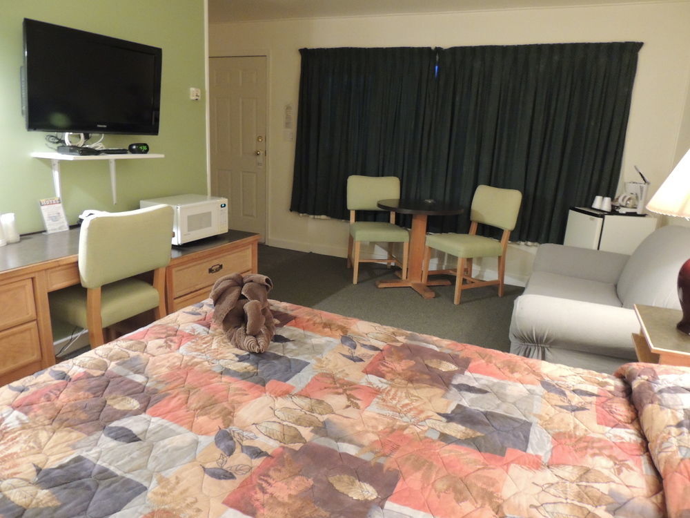 100 Mile Motel & Rv Park 100 Mile House Ngoại thất bức ảnh