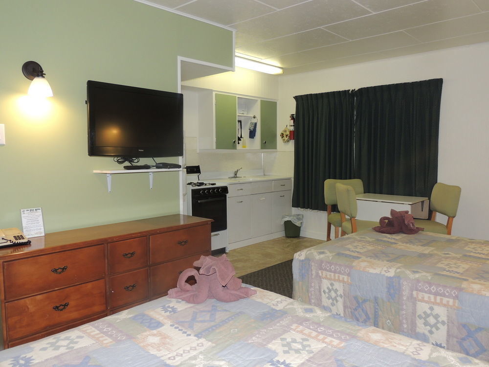 100 Mile Motel & Rv Park 100 Mile House Ngoại thất bức ảnh