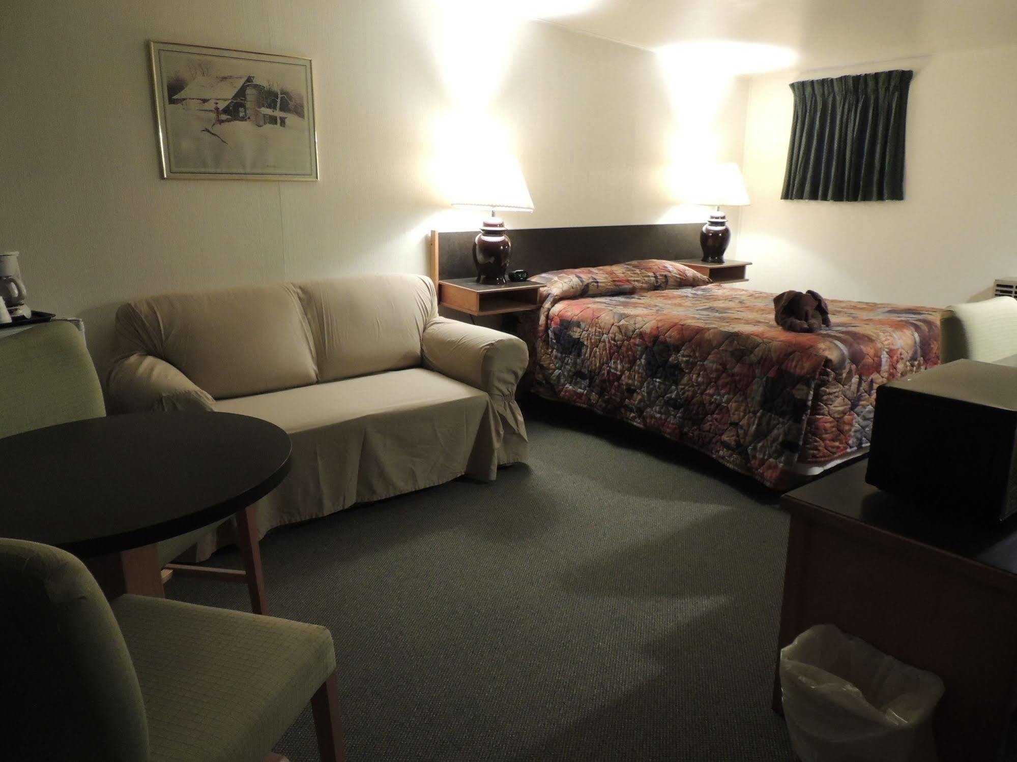 100 Mile Motel & Rv Park 100 Mile House Ngoại thất bức ảnh