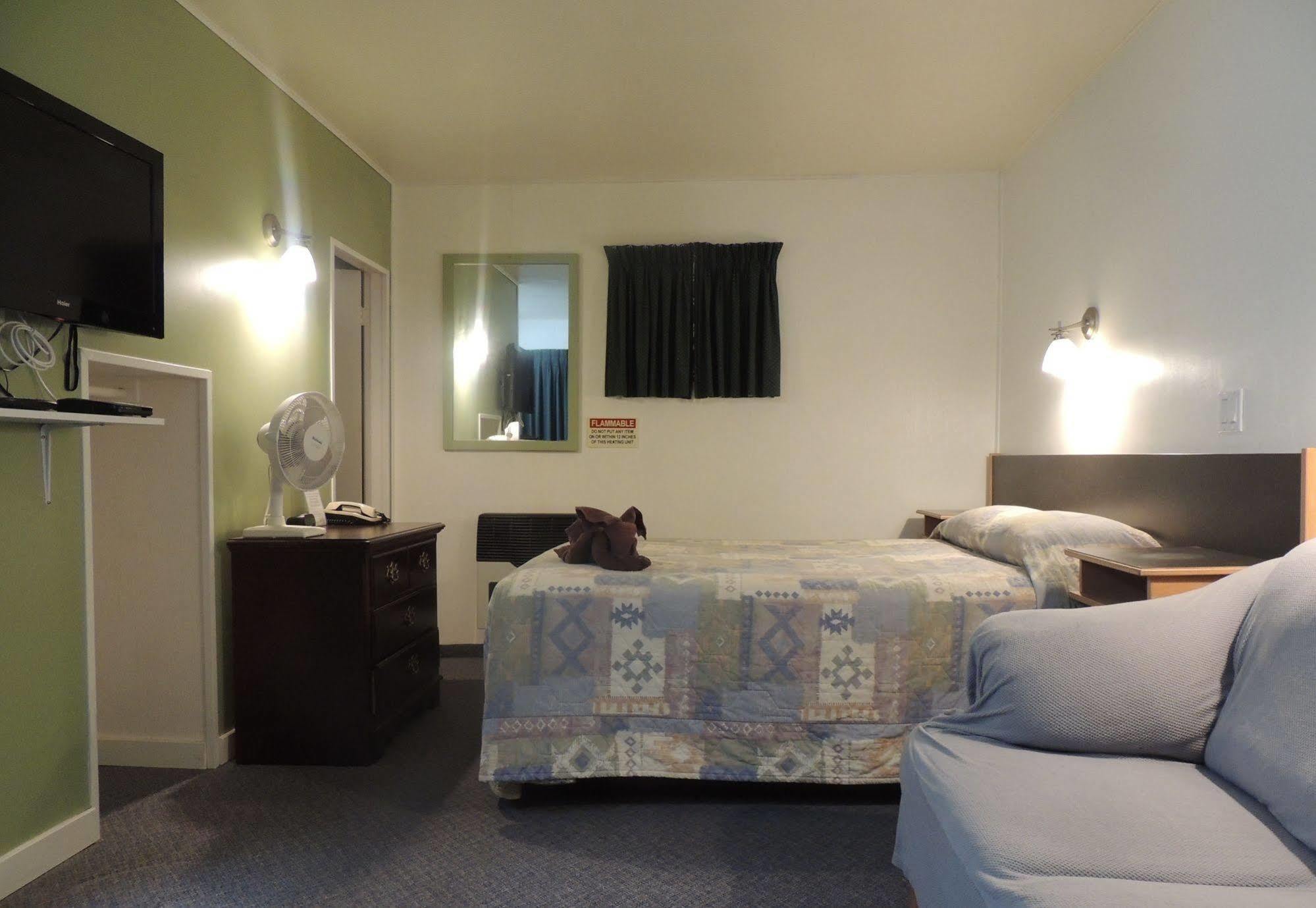 100 Mile Motel & Rv Park 100 Mile House Ngoại thất bức ảnh