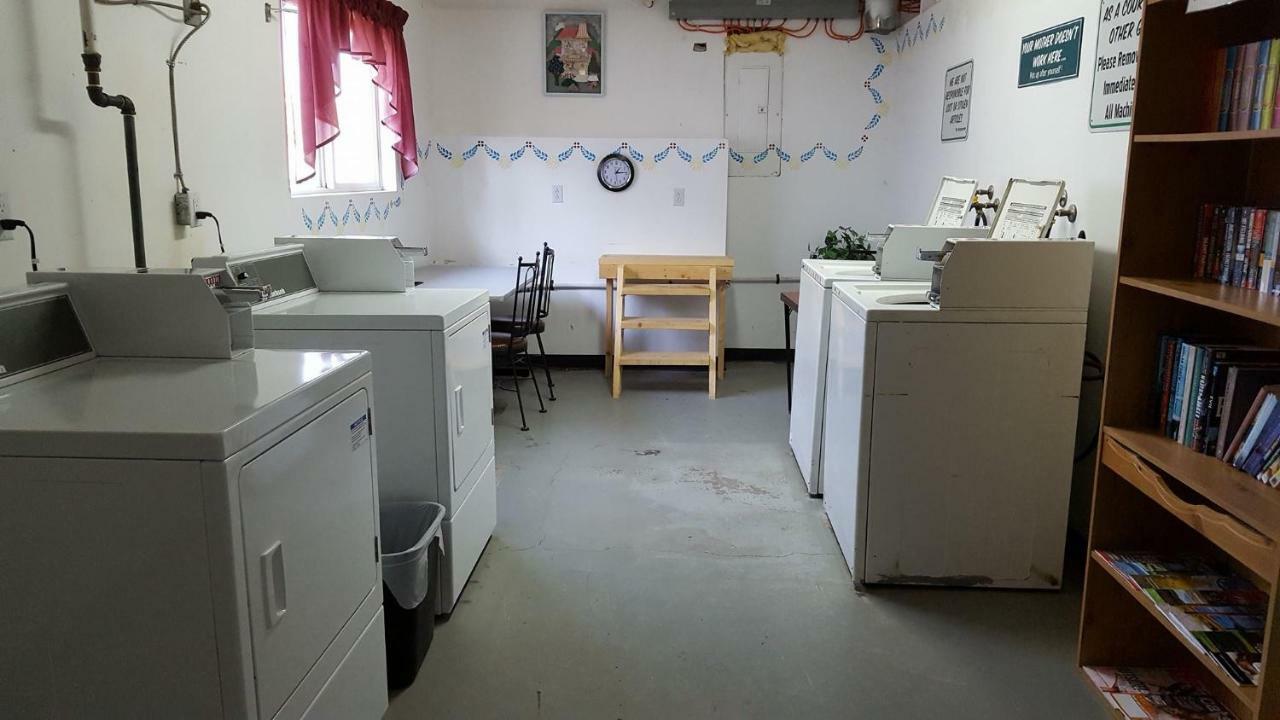 100 Mile Motel & Rv Park 100 Mile House Ngoại thất bức ảnh