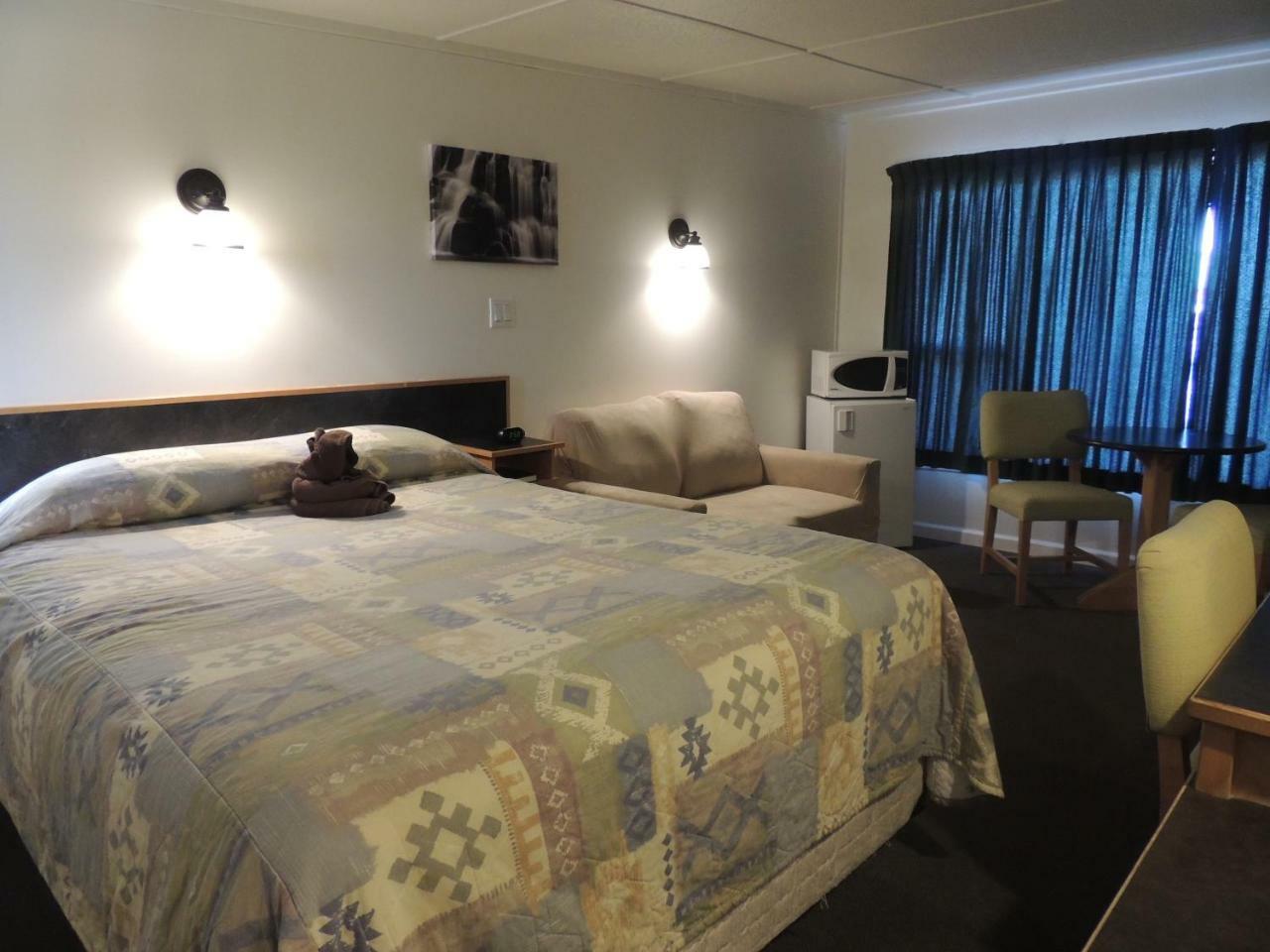100 Mile Motel & Rv Park 100 Mile House Ngoại thất bức ảnh