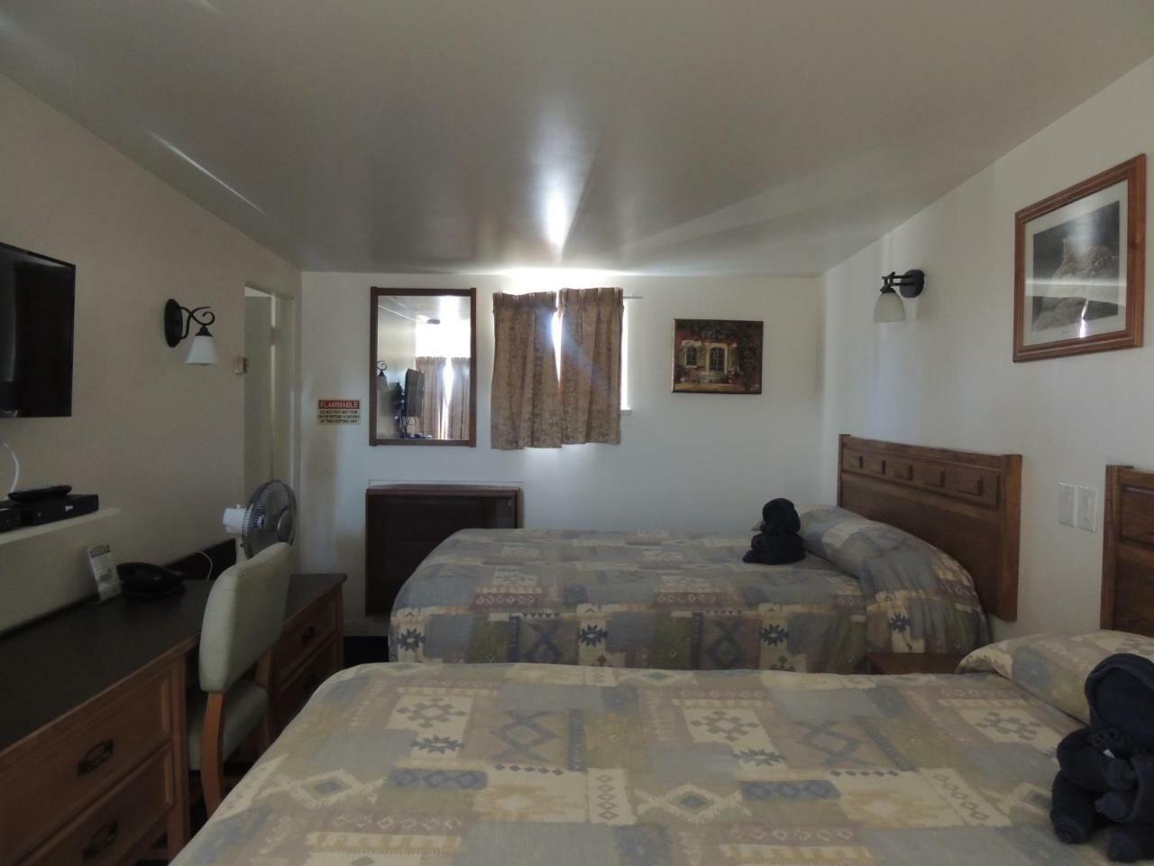 100 Mile Motel & Rv Park 100 Mile House Ngoại thất bức ảnh