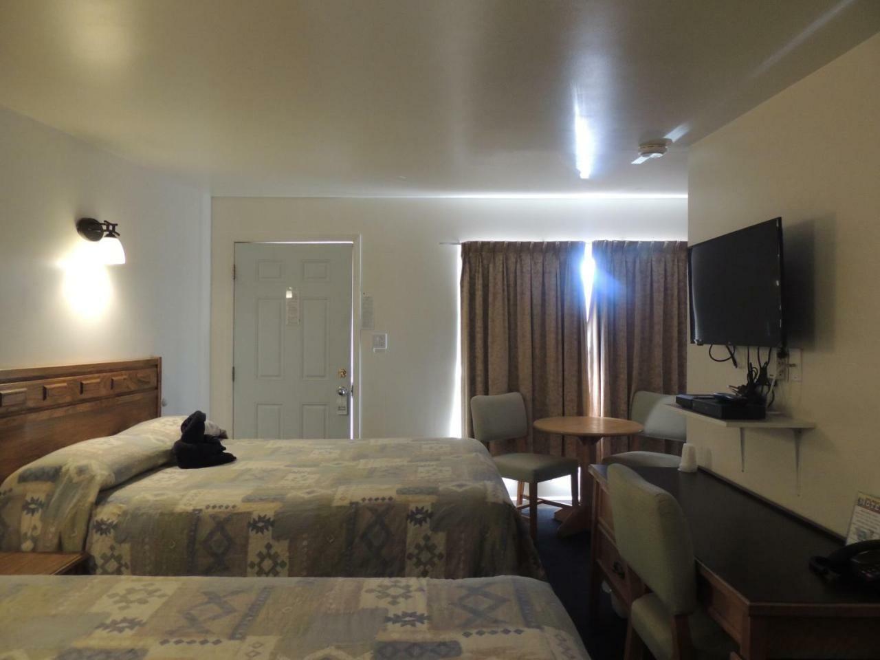 100 Mile Motel & Rv Park 100 Mile House Ngoại thất bức ảnh