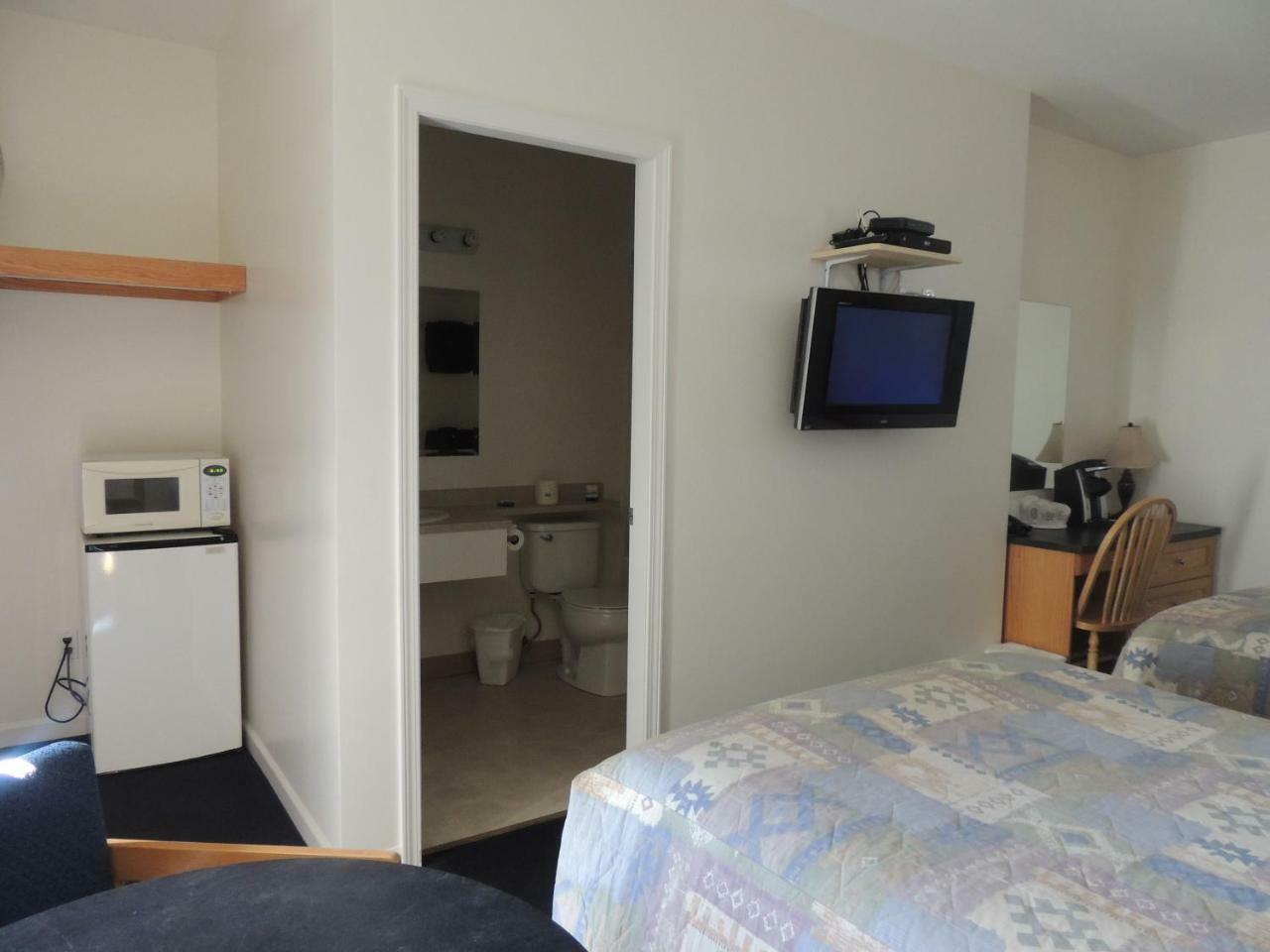 100 Mile Motel & Rv Park 100 Mile House Ngoại thất bức ảnh
