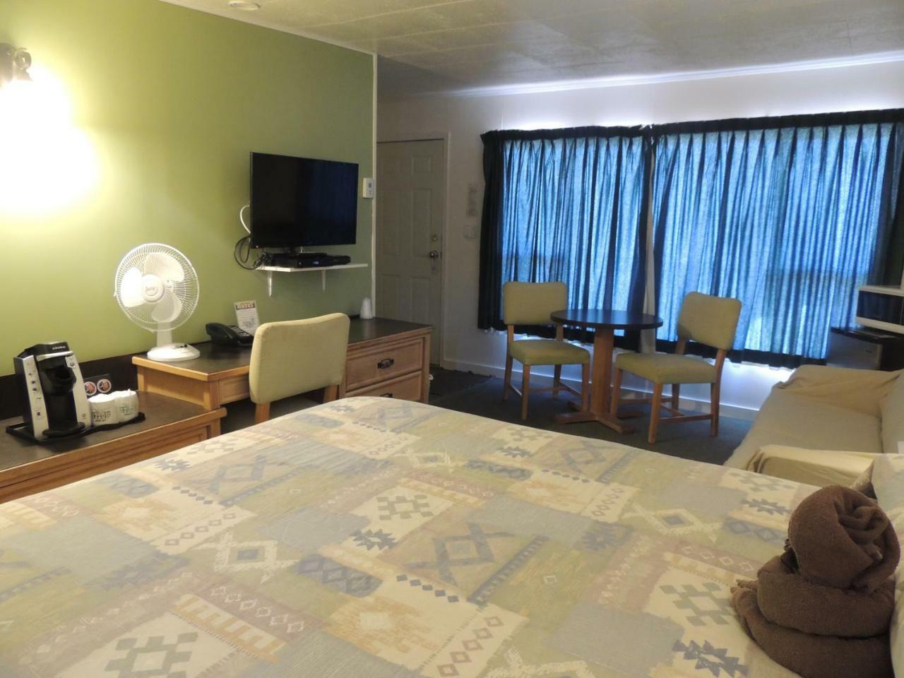 100 Mile Motel & Rv Park 100 Mile House Ngoại thất bức ảnh