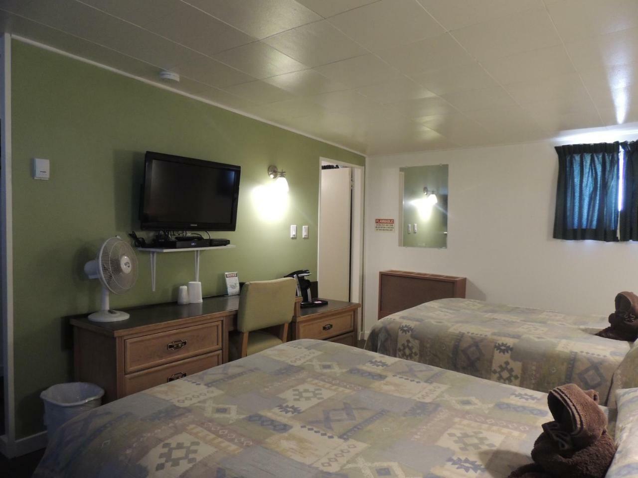 100 Mile Motel & Rv Park 100 Mile House Ngoại thất bức ảnh