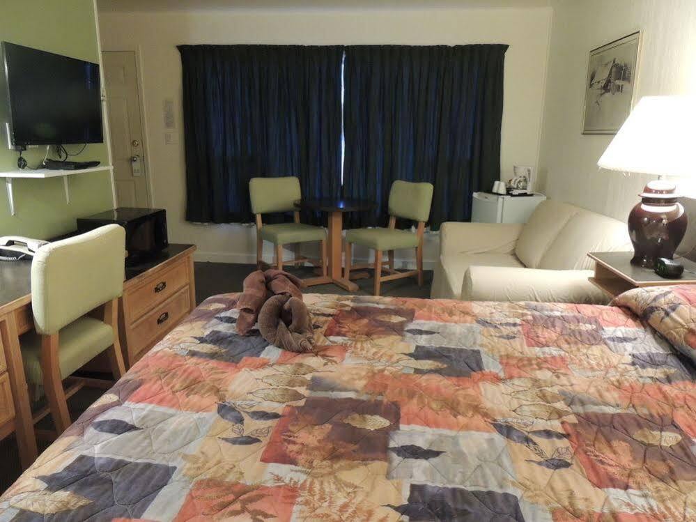 100 Mile Motel & Rv Park 100 Mile House Ngoại thất bức ảnh